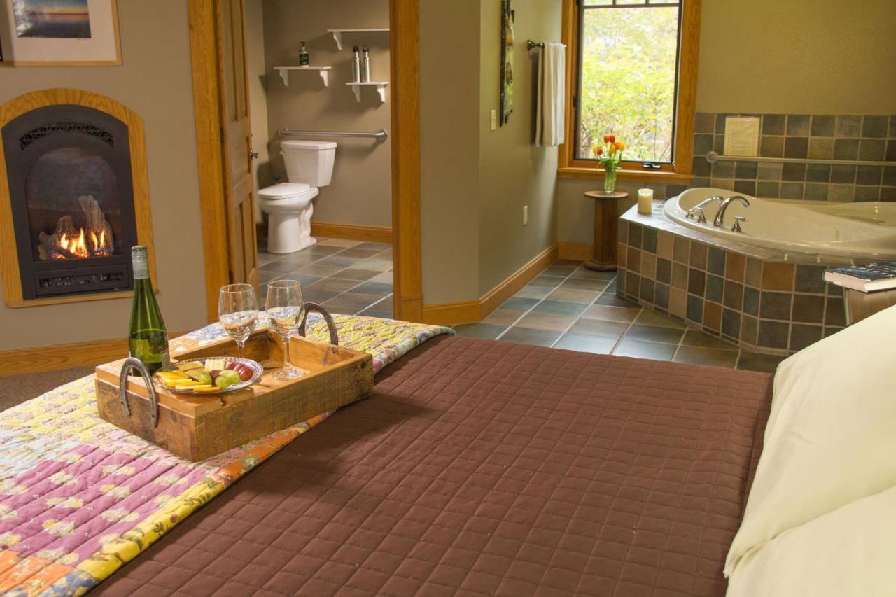 Pinehurst Inn Bed & Breakfast Бейфийлд Екстериор снимка