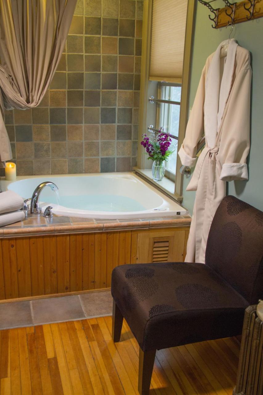Pinehurst Inn Bed & Breakfast Бейфийлд Екстериор снимка